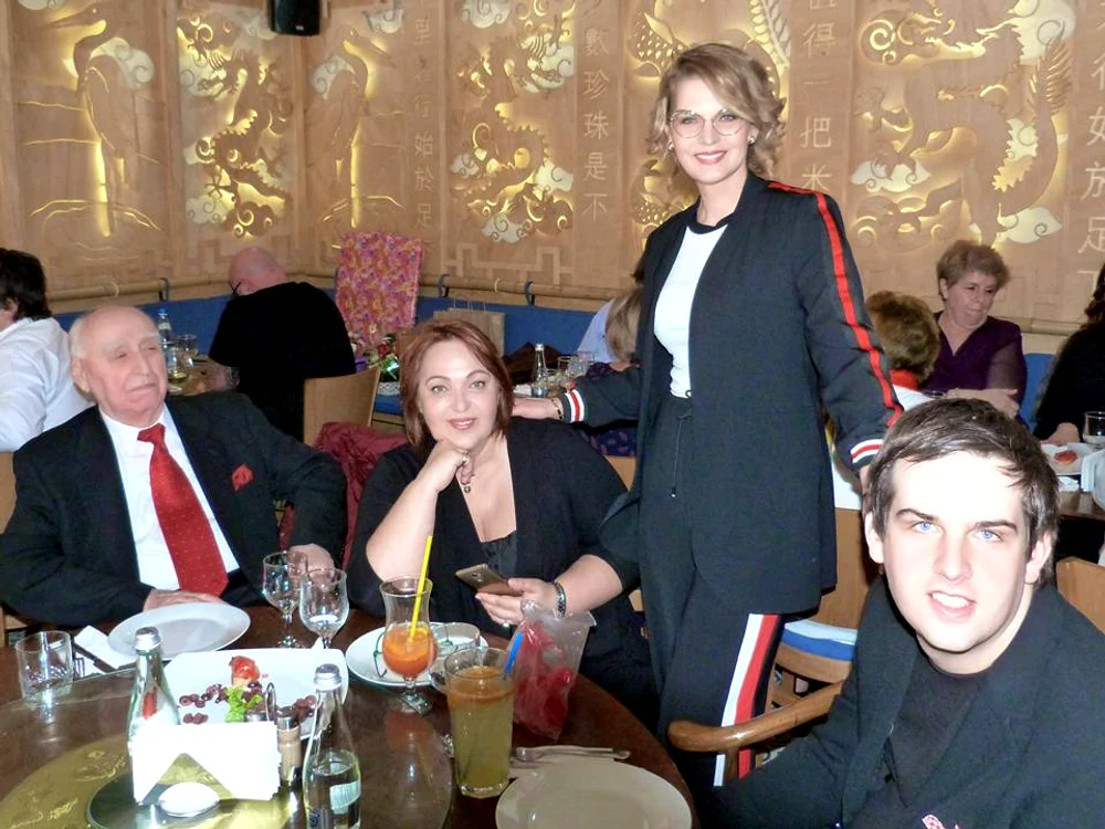 Manuela Hărăbor, alături tată, soră şi fiu