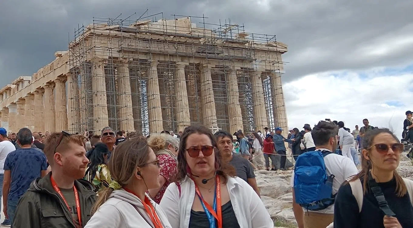 Frontonul vestic al Partenonului a fost acoperit de schele timp de 15 ani
