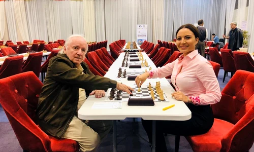 Alexandra Dobre, directorul general al Centrului pentru Seniori al Municipiului București, alături de Florin Gheorghiu (75 de ani), cel mai bun șahist român al tuturor timpurilor jpeg