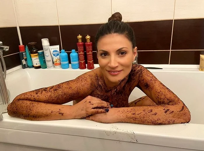 
    Ioana Ginghină ne arată cum își îngrijește pielea cu zaț de cafea  