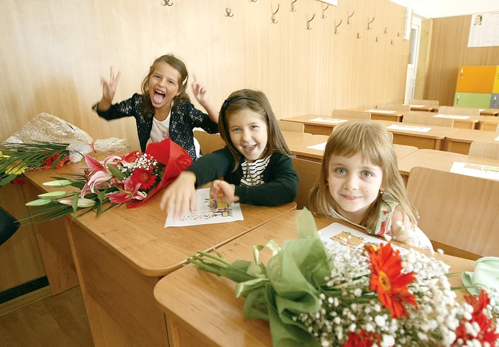 
    Cărțile școlare pentru  ”boboci” au fost tipărite  la începutul lunii august  