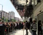 Sute de persoane au stat la coadă