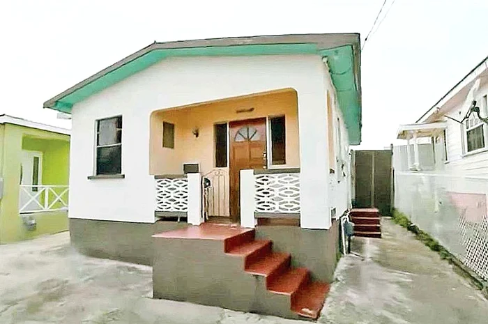 A copilărit în St. Michael,  Barbados