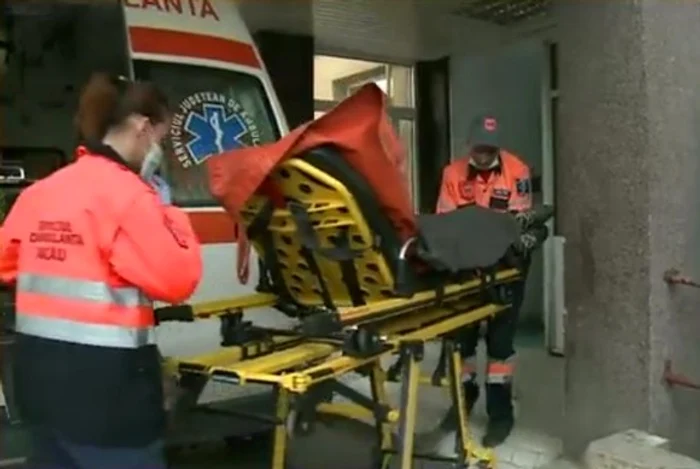 
    Oamenii au ajuns la spital cu dureri de burtă, stări de greață și de vomă și febră  