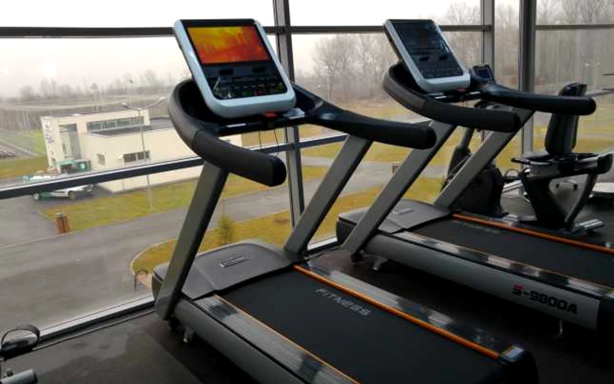 Spaţiul destinat noii săli de fitness este mult mai generos decât la prima sală de antrenamente, iar numărul aparatelor este şi el mai mare