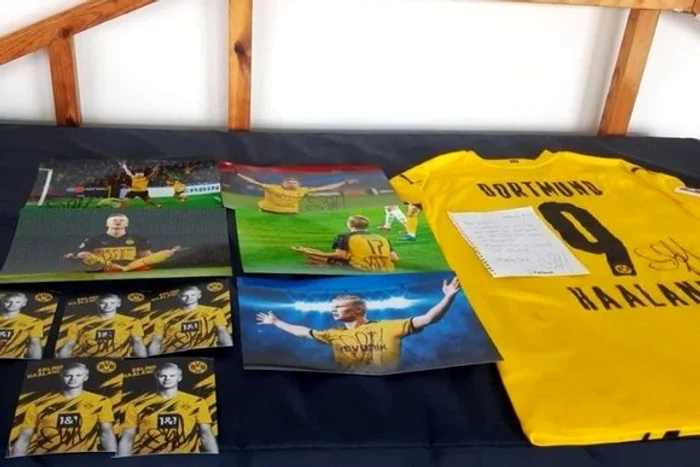 
    Conținutul pachetului trimis de Erling HaalandFOTO: Facebook  