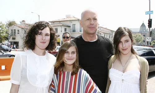Actorul Bruce Willis și fiicele sale Rumer, Tallulah și Scout pe 30 aprilie 2006, Los Angeles, GettyImages jpg
