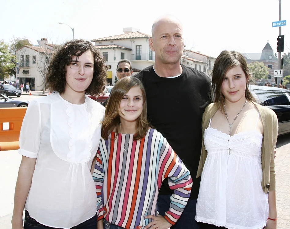 Actorul Bruce Willis și fiicele sale Rumer, Tallulah și Scout pe 30 aprilie 2006, Los Angeles, GettyImages jpg