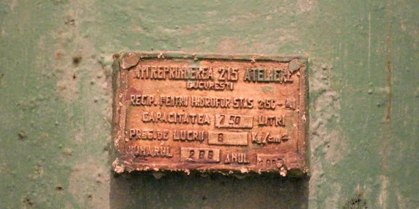 intrarea secreta in adapostul antiatomic din hunedoara foto daniel guta adevarul