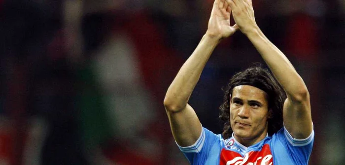 Edinson Cavani şi-a luat la revedere de la fanii lui Napoli. FOTO: Reuters