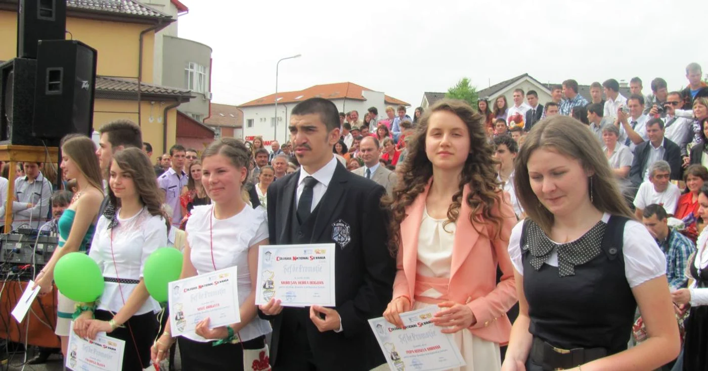 Ei sunt absolvenţii de nota 10 ai CNS FOTO Olimpia Man