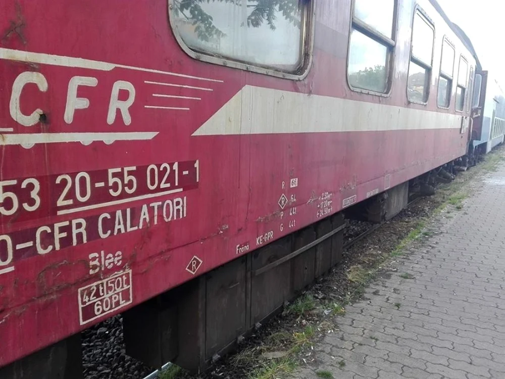 Peste jumătate dintre români sunt nemulţumiţi de gradul de curăţenie din vagoanele şi toaletele trenurilor