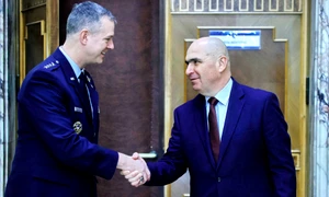 Alexus G  Grynkewich și bolojan FB GUV Romaniei jpg