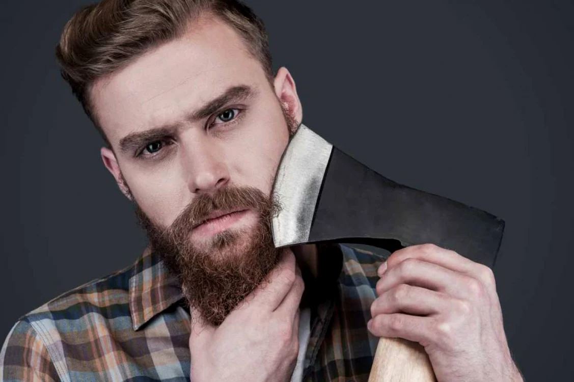 Femeile au considerat bărbaţii cu barbă de patru săptămâni mai atrăgători pentru o relaţie serioasă, decât pentru o aventură. FOTO beardilizer.co