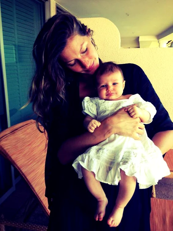 Gisele Bündchen şi fetiţa ei, Vivian (foto Instagram)