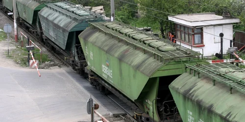 CFR scoate linii de cale ferată la licitaţie