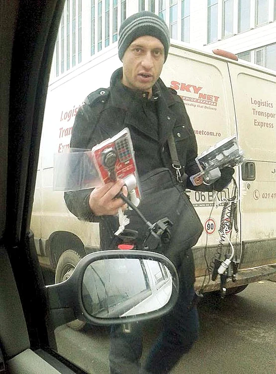 4. Comercianţii ambulanţi care vor să ne vândă ce nu ne trebuie nu sunt pe placul nimănui