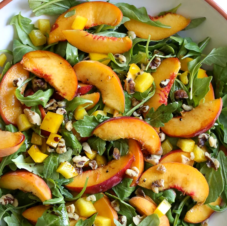 salata de rucola si piersici jpeg