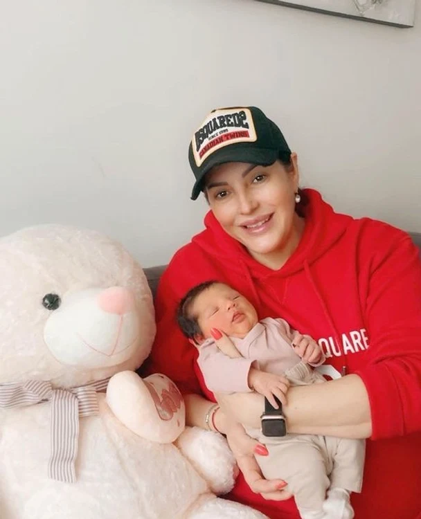 
    Angela Rusu, în ziua în care a ajuns acasă cu Măriucafoto: arhivă personală  