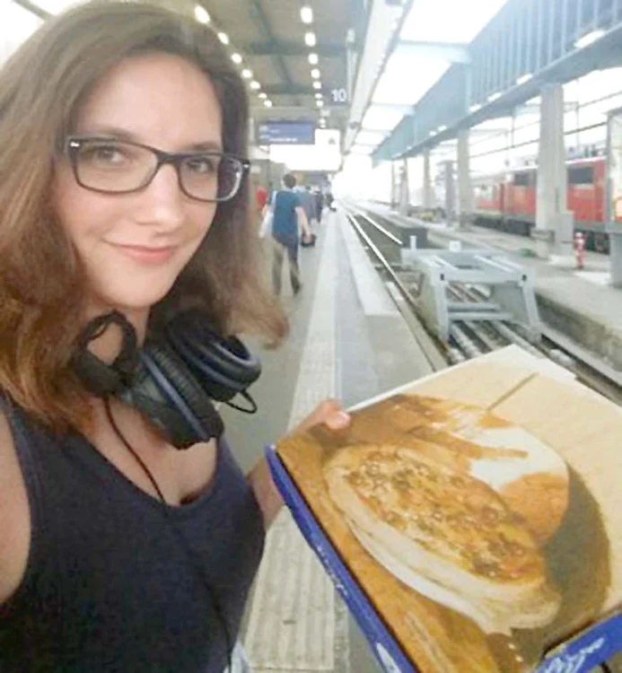 Comandă pizza direct pe peron