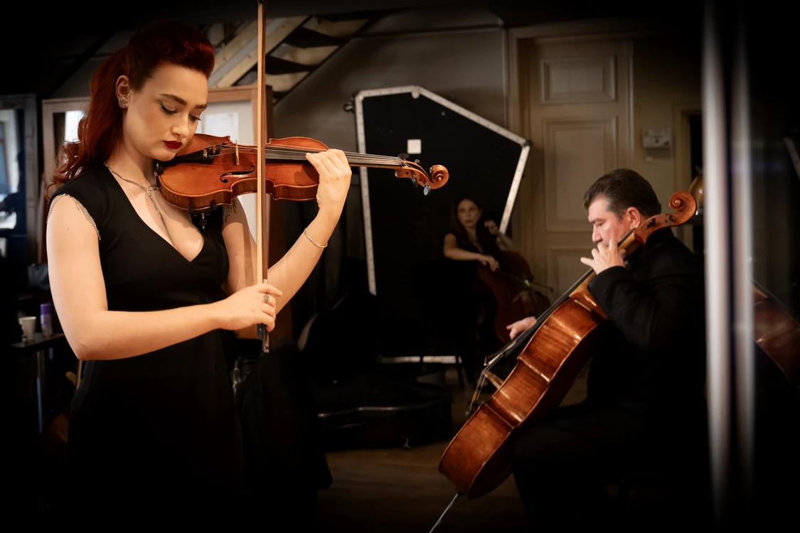 Muzicieni ai Orchestrei de Cameră a Republicii Moldova. Fotografie de Andrei Gîndac