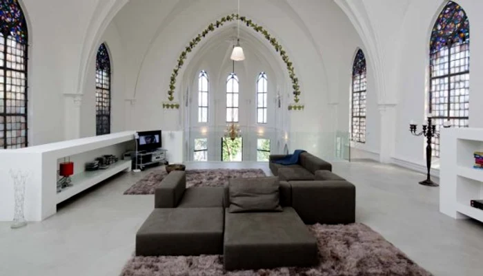 Aşa arată biserica locuibilă după intervenţia arhitecţilor