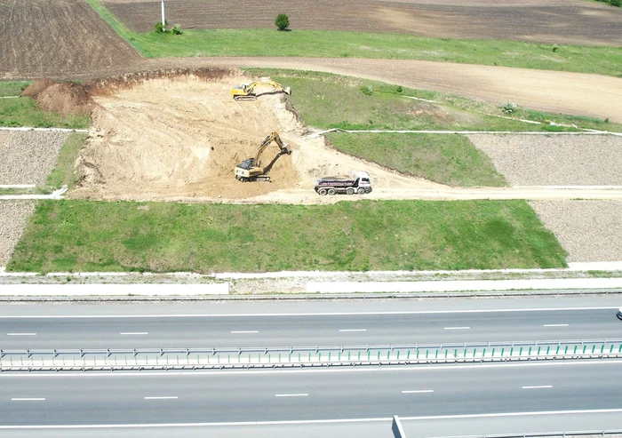 Lucrările sunt executate de constructor FOTO ziarulunirea.ro
