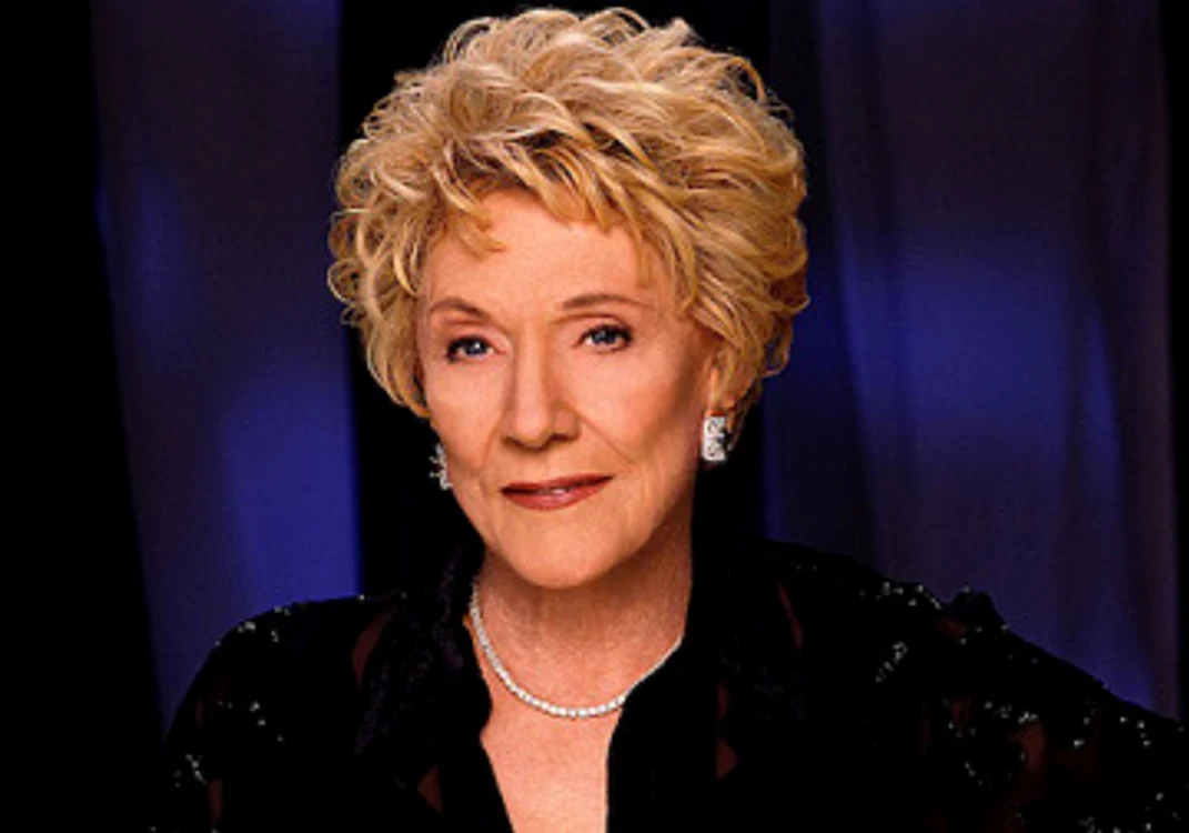 
    Jeanne Cooper iubea bijuteriile  