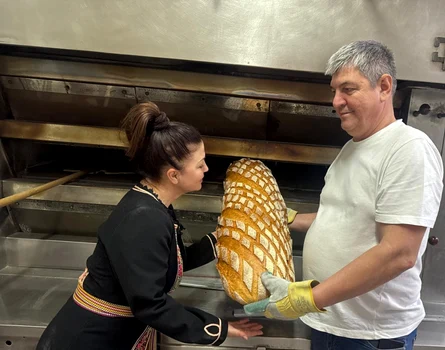 Artista Claudia Ghițulescu a descoperit cum se face și cât costă acest produs record de panificație