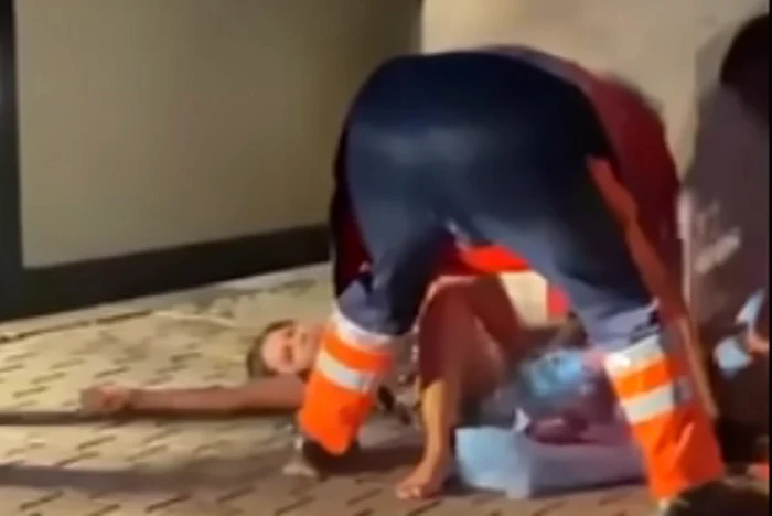 O tânără de 24 de ani a născut pe asfalt Foto: captură video