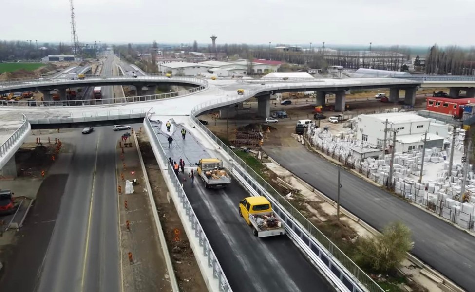Asfalt pe inelul central al Pasajului Berceni. Când ar putea fi deschis circulației