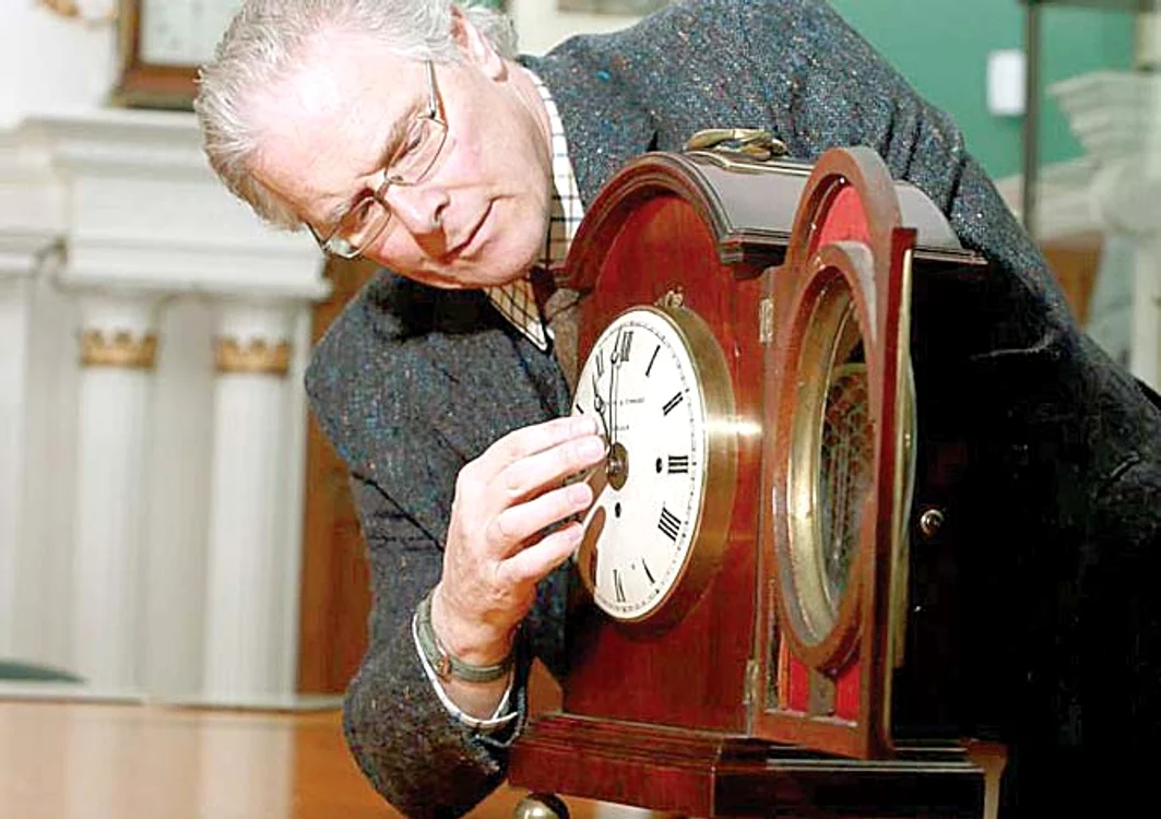 
    Fiecare orologiu din muzeu a fost potrivit de Midleton   