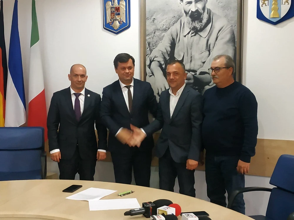 Contractul a fost semnat la sediul Primăriei Târgu Jiu Foto: Alin Ion 