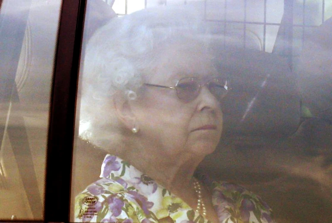 Regina Elizabeta a II-a a Marii Britanii, surprinsă când a sosit la Buckingham. (Foto: Reuters)