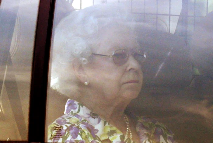Regina Elizabeta a II-a a Marii Britanii, surprinsă când a sosit la Buckingham. (Foto: Reuters)