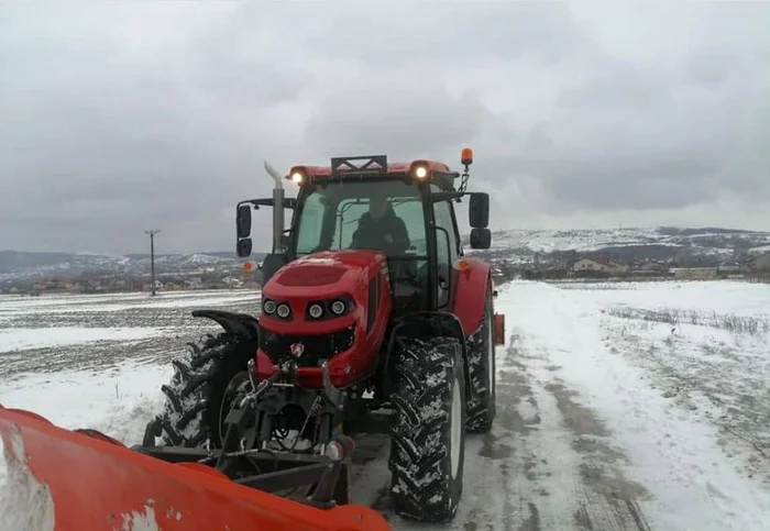 Edilul a deszăpezit mai multe drumuri din localitate FOTO arhiva personală