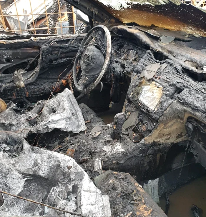 Cadavrele carbonizate au fost găsite într-o mașină FOTO: Arhivă