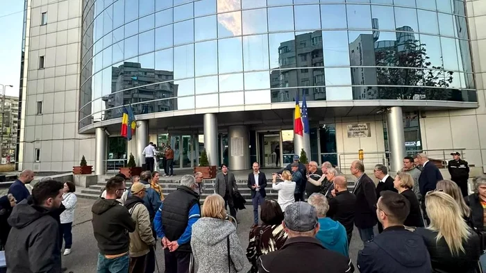 Primarul a avut vineri o întâlnire cu protestatarii FOTO: facebook