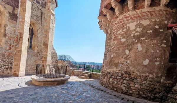Fresca de pe Turnul Toboșarilor a fost restaurată (© Muzeul Castelul Corvinilor)