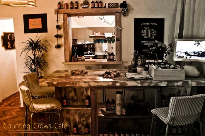 Baldachinul suspendat de la terasă FOTO Counting Crows