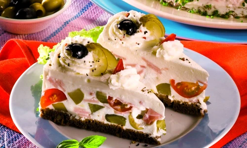 tort aperitiv cu masline  si castraveti murati jpeg