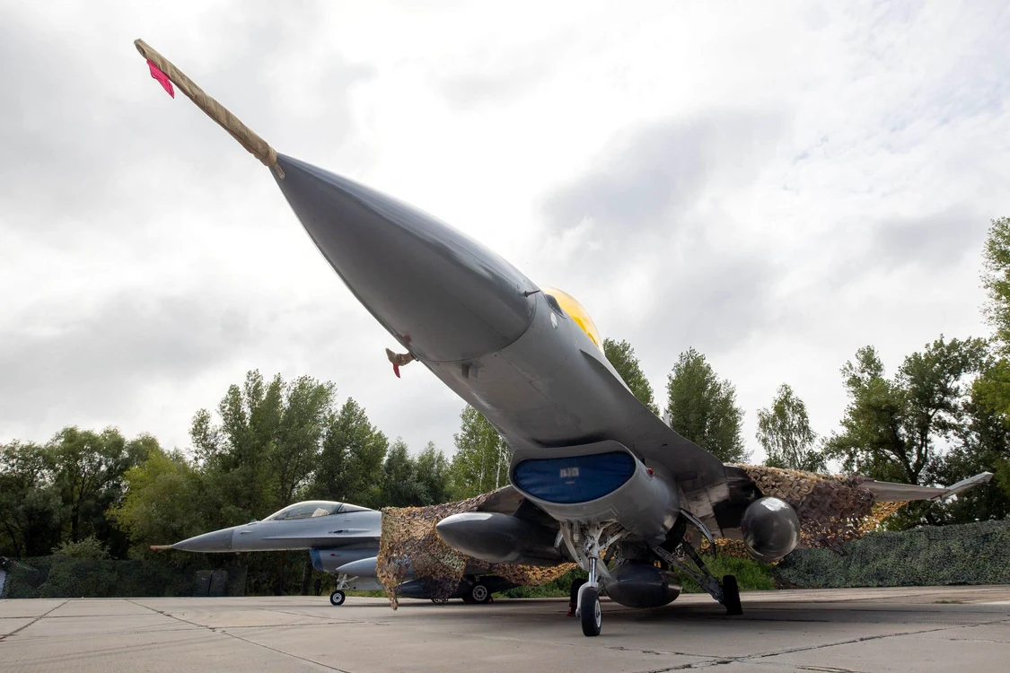 Imagini cu avioanele de luptă F_16 primite de Ucraina/ FOTO:X