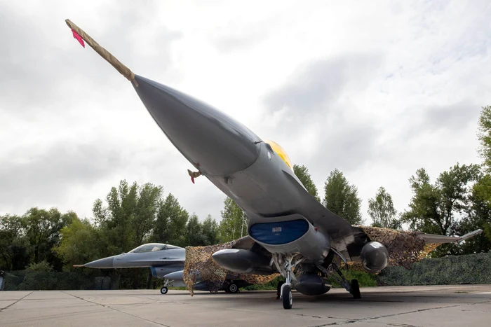 Imagini cu avioanele de luptă F_16 primite de Ucraina/ FOTO:X