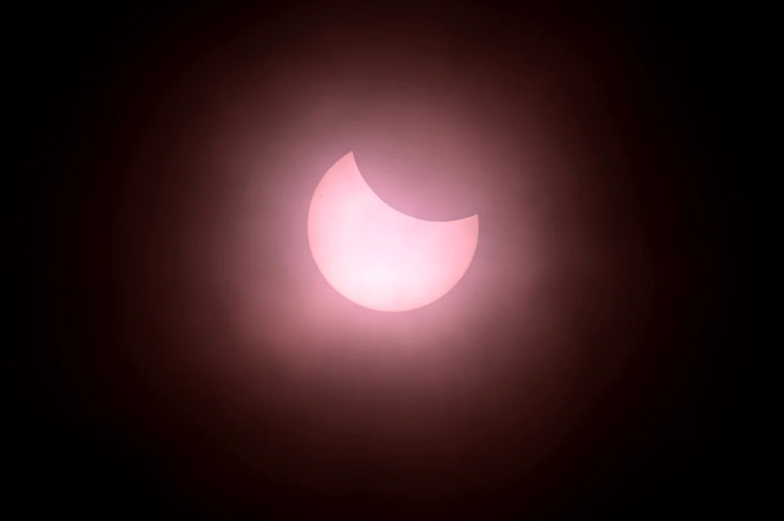 Eclipsa parțială de Soare, văzută din Anglia. Foto: Profimedia 