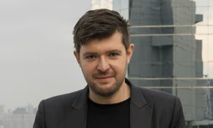 Bienala, un loc al fugii continue – interviu cu Cosmin COSTINAȘ jpeg
