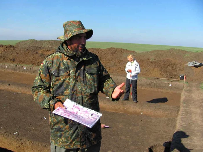 Alexandru Szentmiklosi, sufletul şantierului arheologic de la Corneşti FOTO Ştefan Both