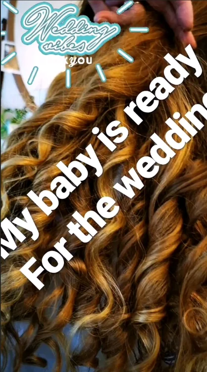 Rona Hartner şi-a aranjat părul în bucle la nuntă