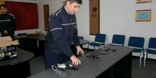 În penitenciarul Drobeta Turnu Severin, s-au confiscat 141 de telefoane mobile