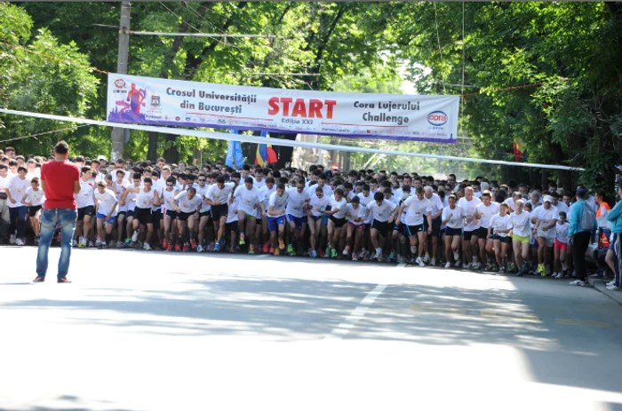 
     La startul celei mai mari competiţii sportive pentru toate vârstele din Bucureşti sunt aşteptaţi în jur de 3.000 de participanţi.  