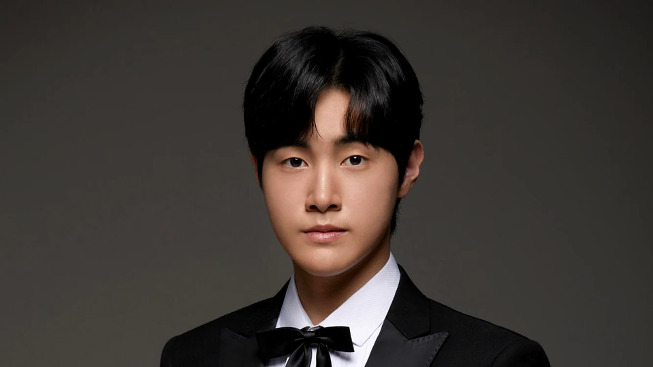 Jeongwoo Lee.
